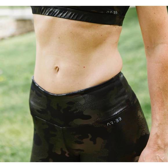 NEW AR-33 agility bra in black camo - Picture 2 of 4